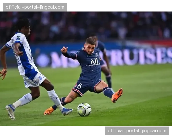 收官战:巴黎圣日耳曼主场举行夺冠庆典,5-2大胜特鲁瓦 收官战:巴黎圣日耳曼主场举行夺冠庆典,5-2大胜特鲁瓦